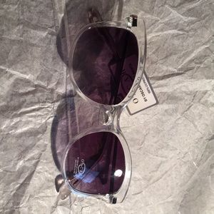 Oscar De La Renta sunglasses